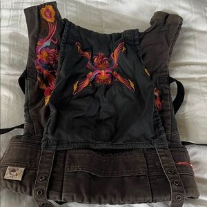 Ergo Organic Carrier with beautiful Red and Blue multicolor Embroidery loved